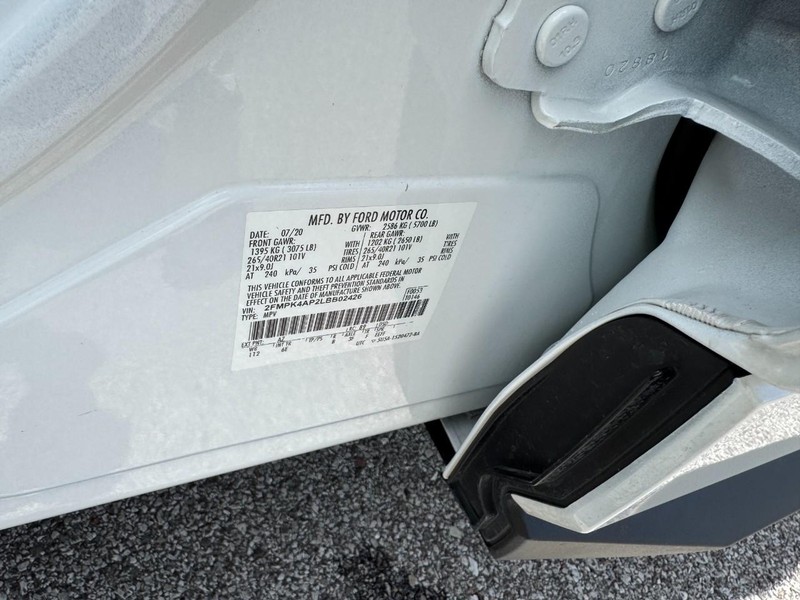 Ford Edge Vehicle Full-screen Gallery Image 25