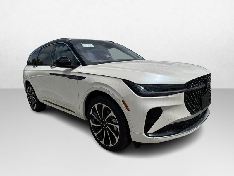 Lincoln Nautilus Vehicle Full-screen Gallery Image 03