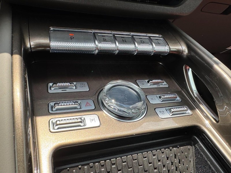 Lincoln Nautilus Vehicle Full-screen Gallery Image 17