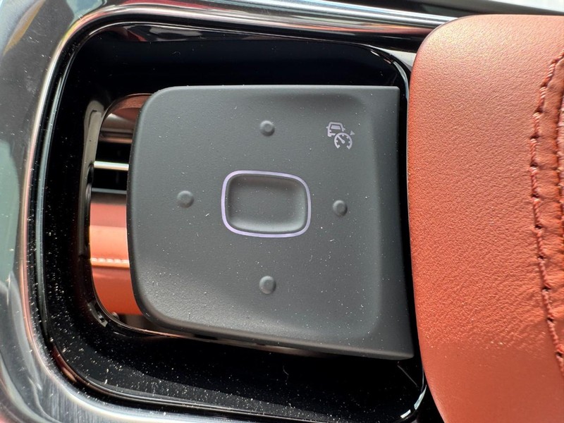 Lincoln Nautilus Vehicle Full-screen Gallery Image 18
