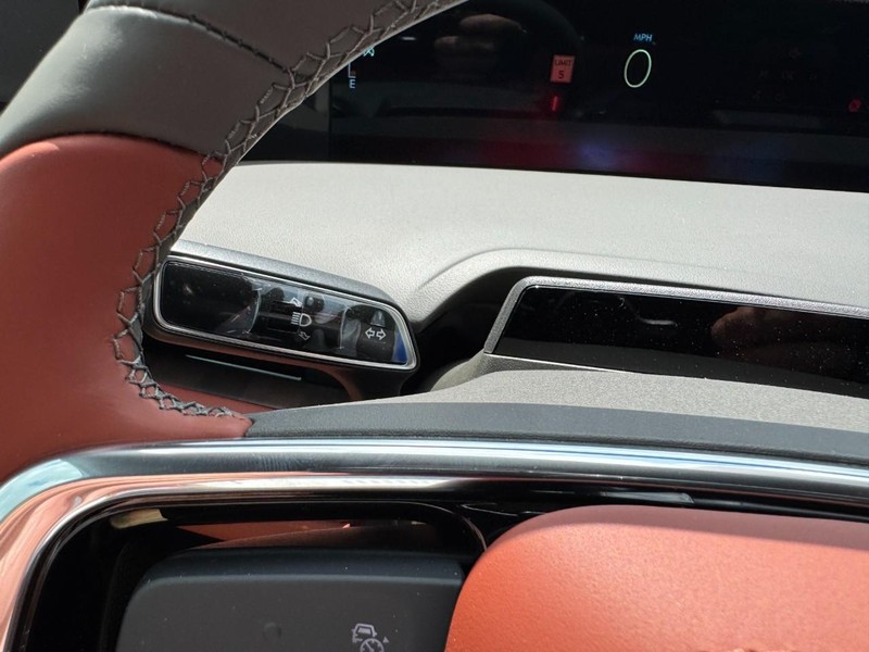 Lincoln Nautilus Vehicle Full-screen Gallery Image 20