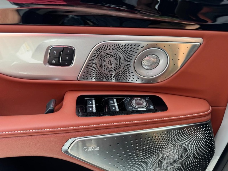 Lincoln Nautilus Vehicle Full-screen Gallery Image 25