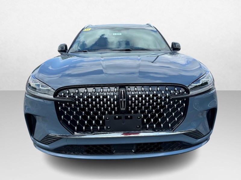 Lincoln Aviator Vehicle Full-screen Gallery Image 02