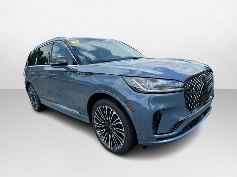 Lincoln Aviator Vehicle Full-screen Gallery Image 03