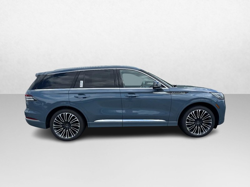 Lincoln Aviator Vehicle Full-screen Gallery Image 04