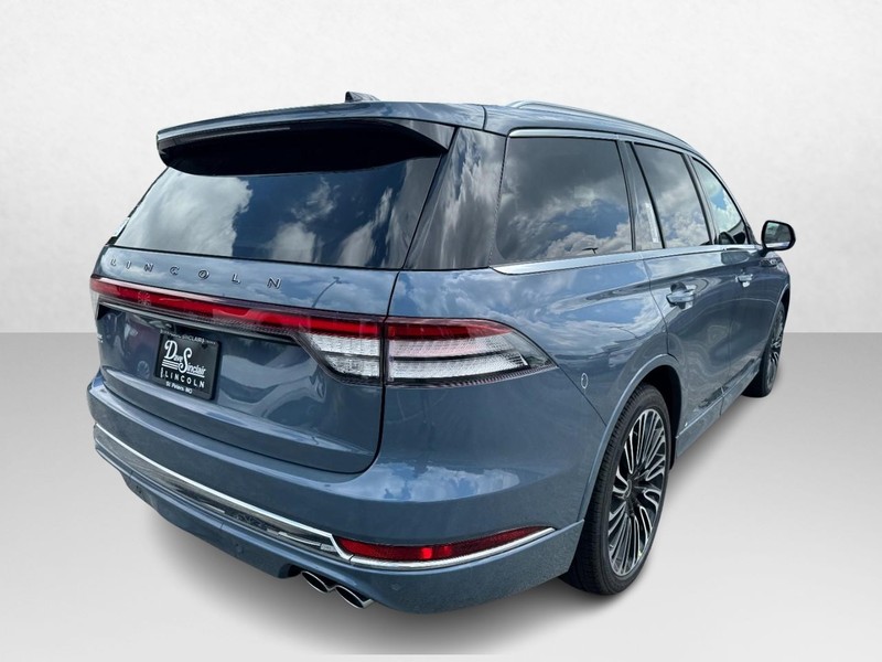 Lincoln Aviator Vehicle Full-screen Gallery Image 05