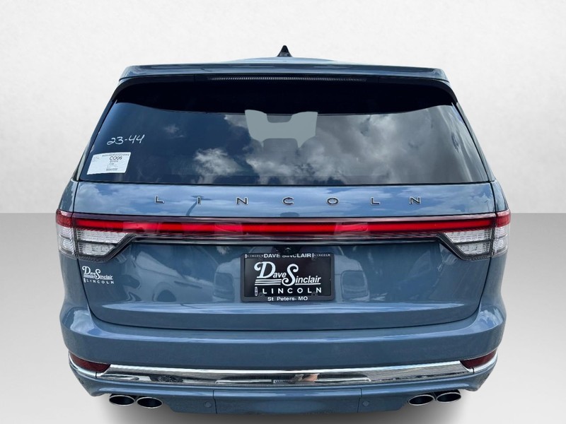 Lincoln Aviator Vehicle Full-screen Gallery Image 06