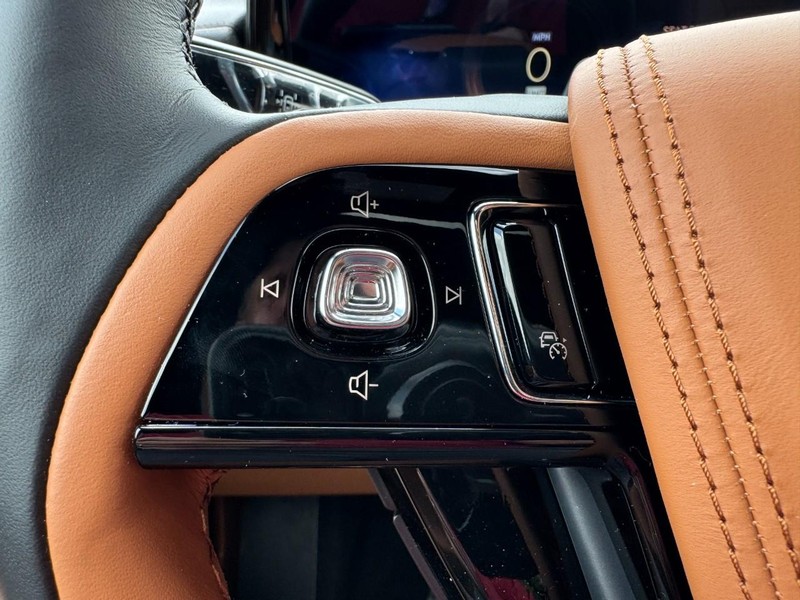 Lincoln Aviator Vehicle Full-screen Gallery Image 18