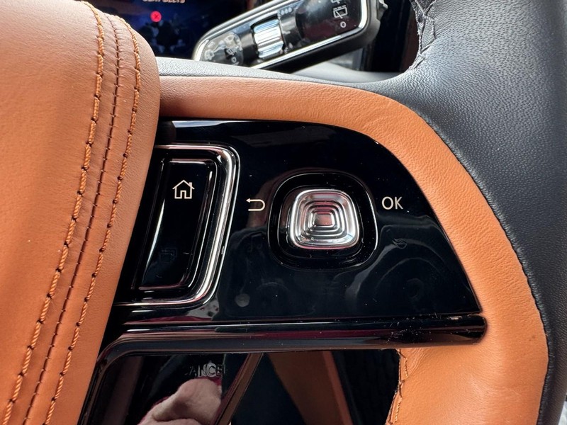 Lincoln Aviator Vehicle Full-screen Gallery Image 19