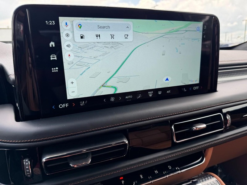 Lincoln Aviator Vehicle Full-screen Gallery Image 23