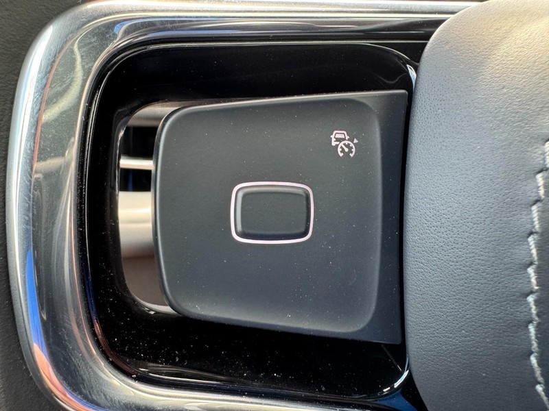 Lincoln Navigator L Vehicle Full-screen Gallery Image 18