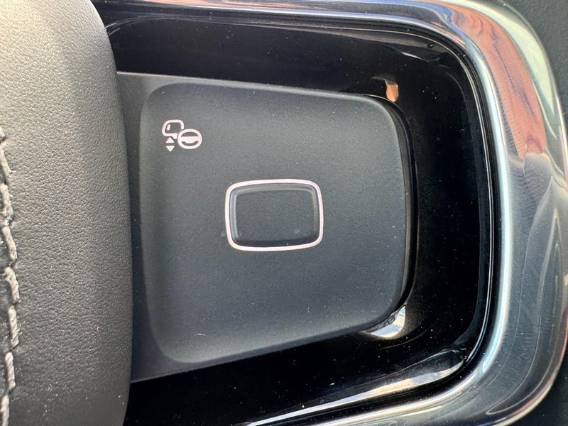 Lincoln Navigator L Vehicle Full-screen Gallery Image 19