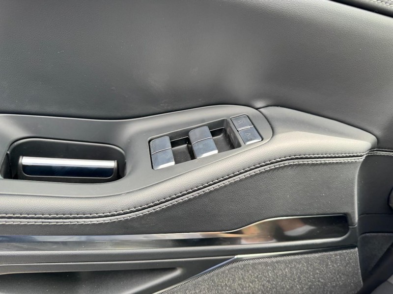 Lincoln Navigator L Vehicle Full-screen Gallery Image 24