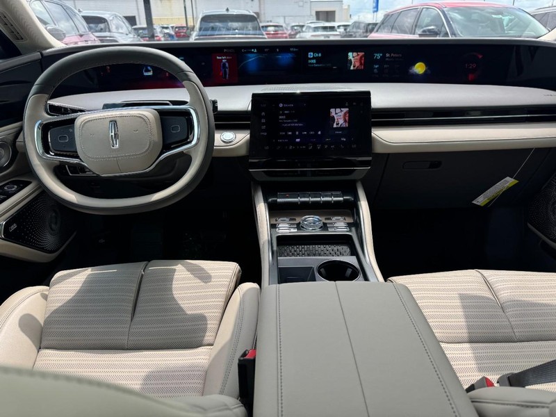 Lincoln Nautilus Vehicle Full-screen Gallery Image 09