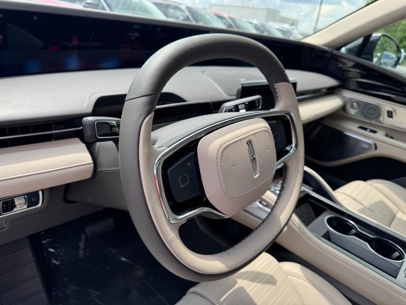 Lincoln Nautilus Vehicle Full-screen Gallery Image 13