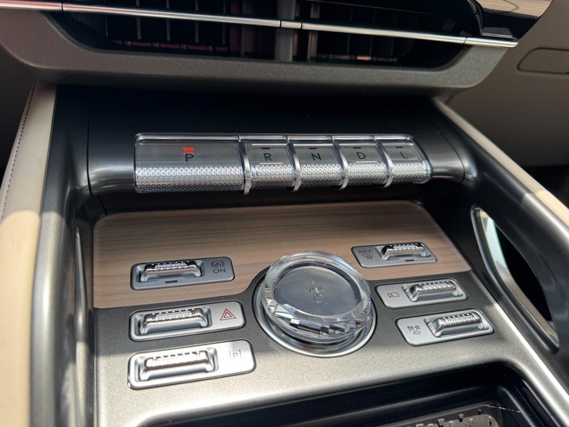 Lincoln Nautilus Vehicle Full-screen Gallery Image 15