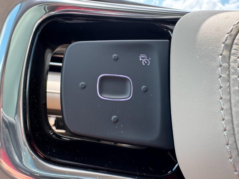 Lincoln Nautilus Vehicle Full-screen Gallery Image 16