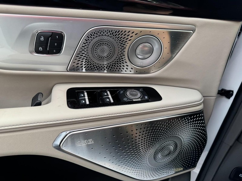 Lincoln Nautilus Vehicle Full-screen Gallery Image 23