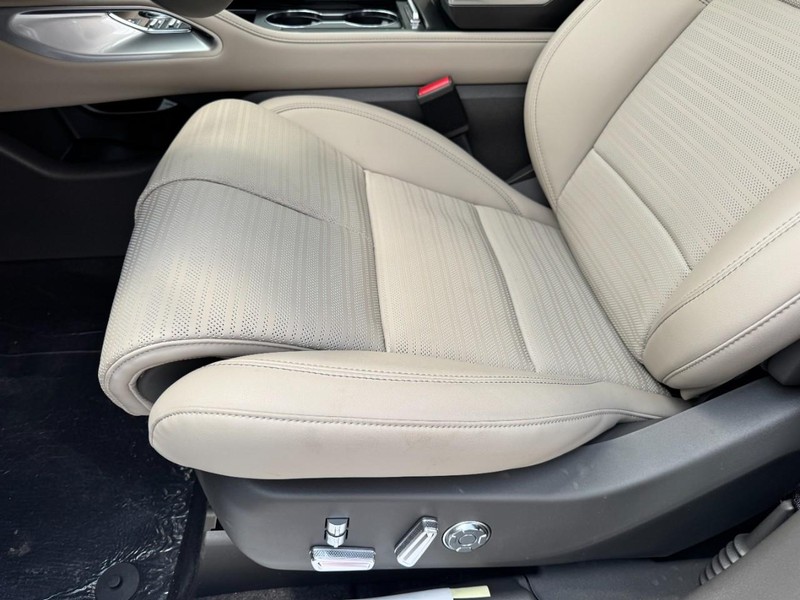 Lincoln Nautilus Vehicle Full-screen Gallery Image 24