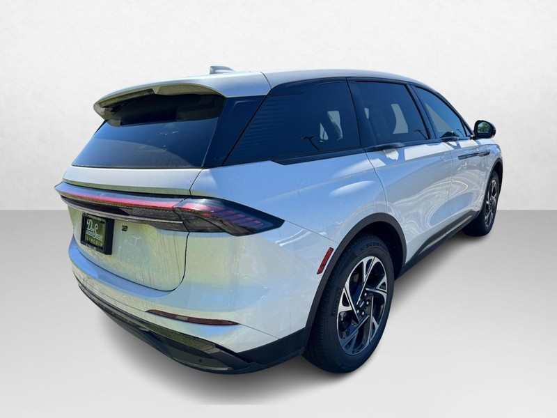 Lincoln Nautilus Vehicle Full-screen Gallery Image 05
