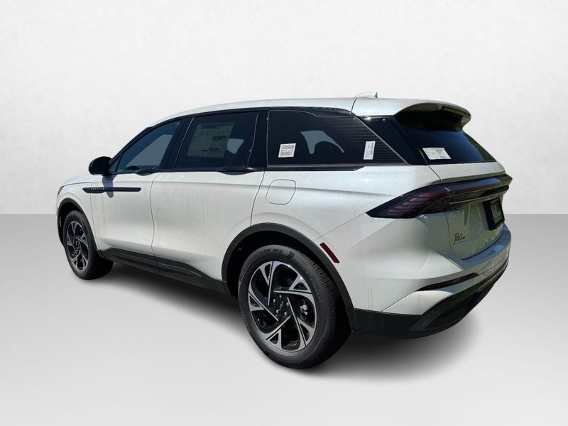 Lincoln Nautilus Vehicle Full-screen Gallery Image 07