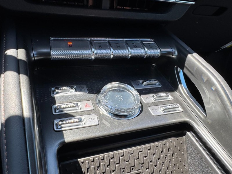 Lincoln Nautilus Vehicle Full-screen Gallery Image 17