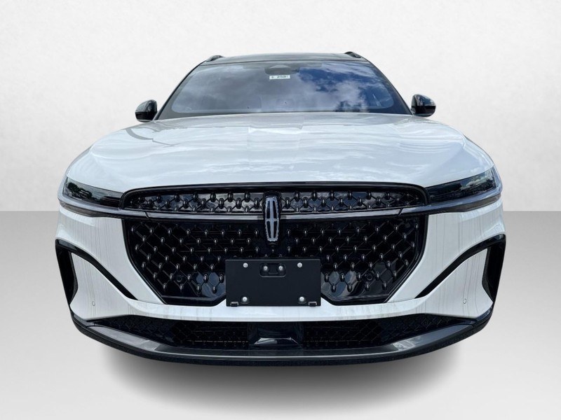 Lincoln Nautilus Vehicle Full-screen Gallery Image 02