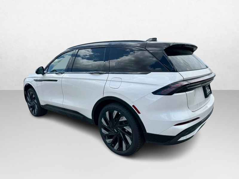Lincoln Nautilus Vehicle Full-screen Gallery Image 07
