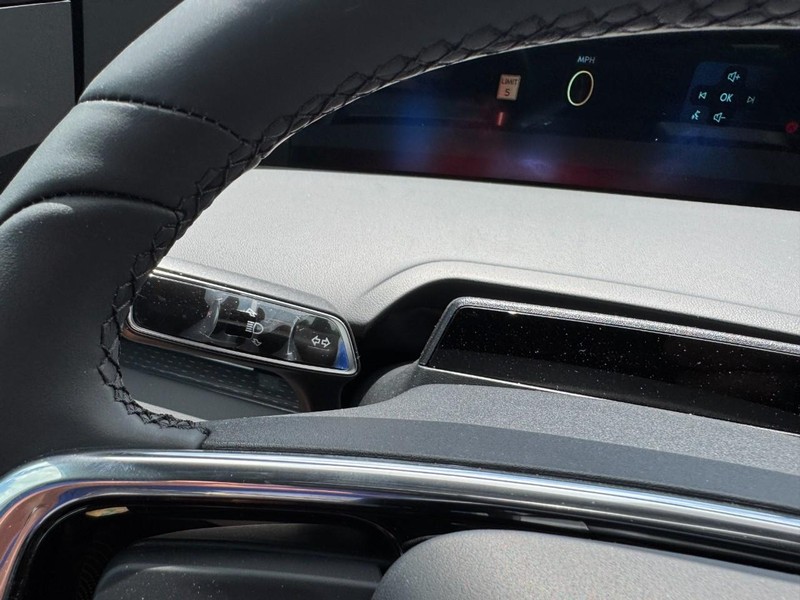 Lincoln Nautilus Vehicle Full-screen Gallery Image 20