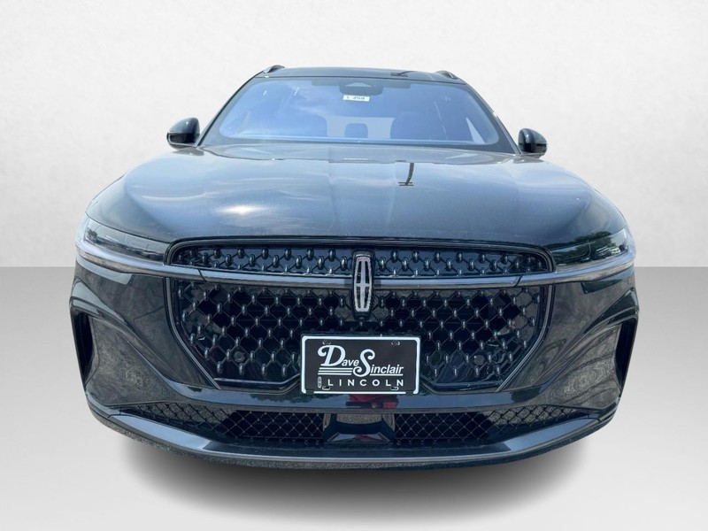 Lincoln Nautilus Vehicle Full-screen Gallery Image 02