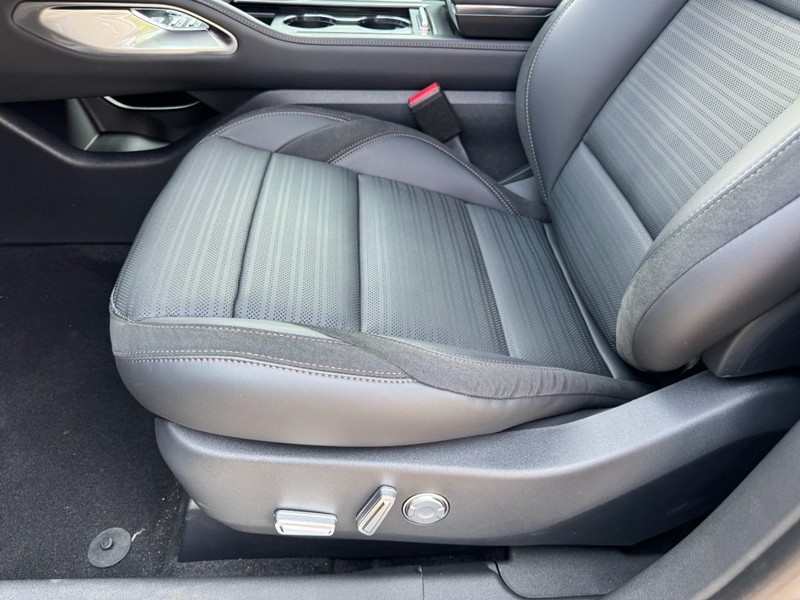 Lincoln Nautilus Vehicle Full-screen Gallery Image 26