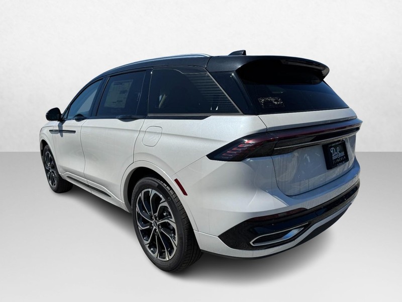 Lincoln Nautilus Vehicle Full-screen Gallery Image 07
