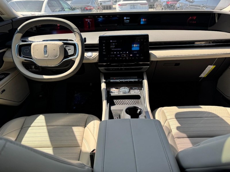 Lincoln Nautilus Vehicle Full-screen Gallery Image 09