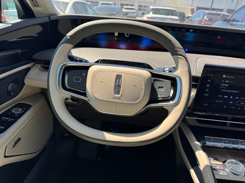 Lincoln Nautilus Vehicle Full-screen Gallery Image 10
