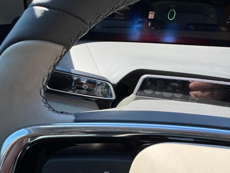 Lincoln Nautilus Vehicle Full-screen Gallery Image 20