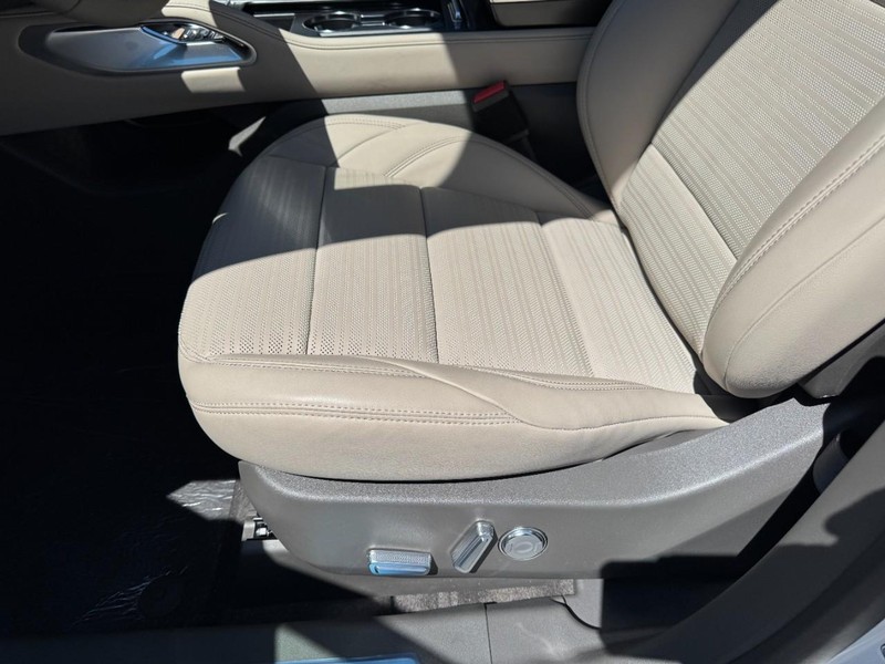 Lincoln Nautilus Vehicle Full-screen Gallery Image 26