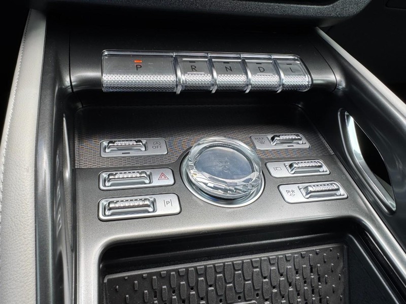 Lincoln Nautilus Vehicle Full-screen Gallery Image 17