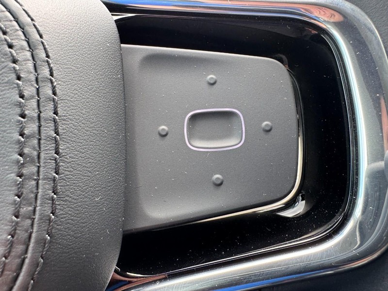 Lincoln Nautilus Vehicle Full-screen Gallery Image 19
