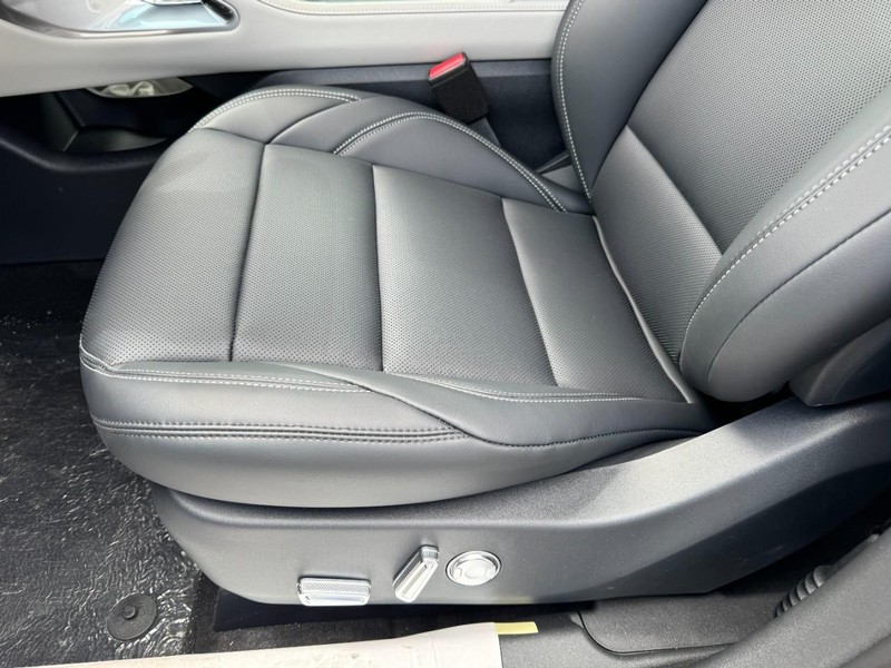 Lincoln Nautilus Vehicle Full-screen Gallery Image 26