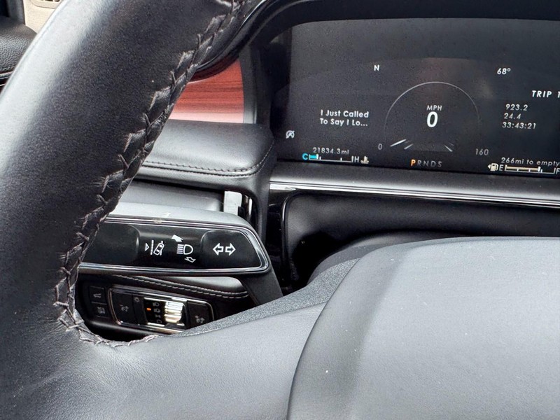 Lincoln Nautilus Vehicle Full-screen Gallery Image 20