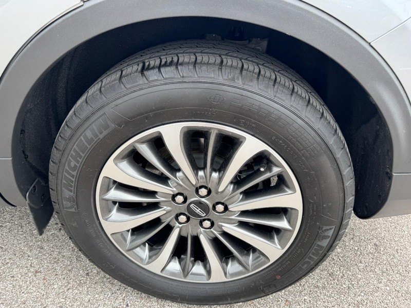 Lincoln Nautilus Vehicle Full-screen Gallery Image 27