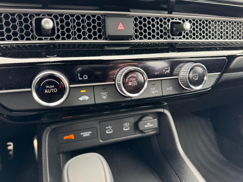 Honda Civic Sedan Vehicle Full-screen Gallery Image 17
