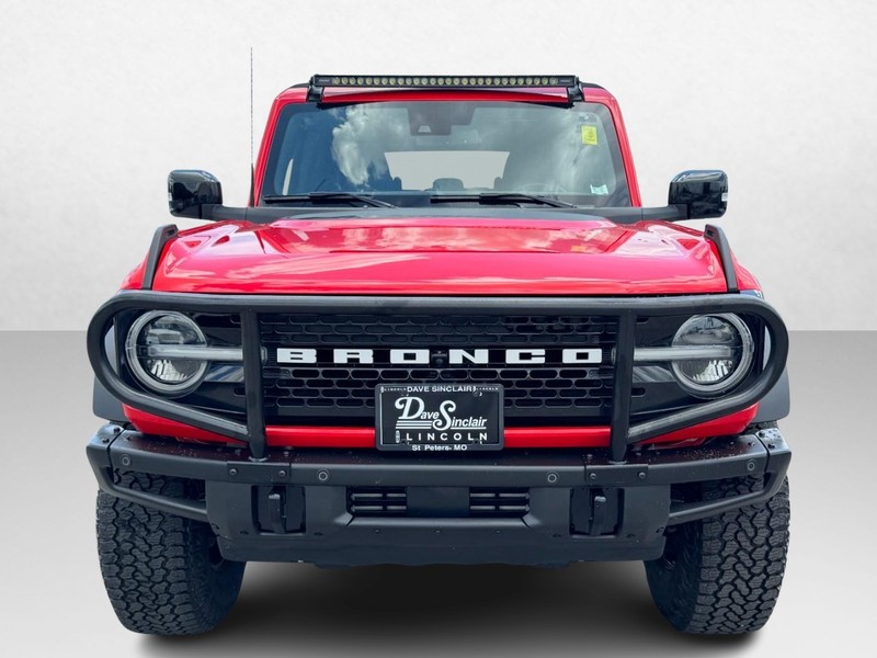 Ford Bronco Vehicle Full-screen Gallery Image 02