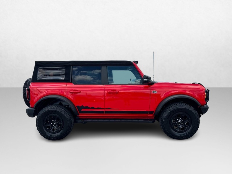 Ford Bronco Vehicle Full-screen Gallery Image 04