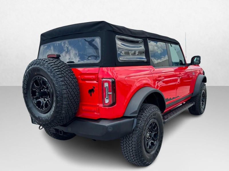 Ford Bronco Vehicle Full-screen Gallery Image 05