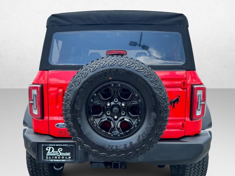Ford Bronco Vehicle Full-screen Gallery Image 06