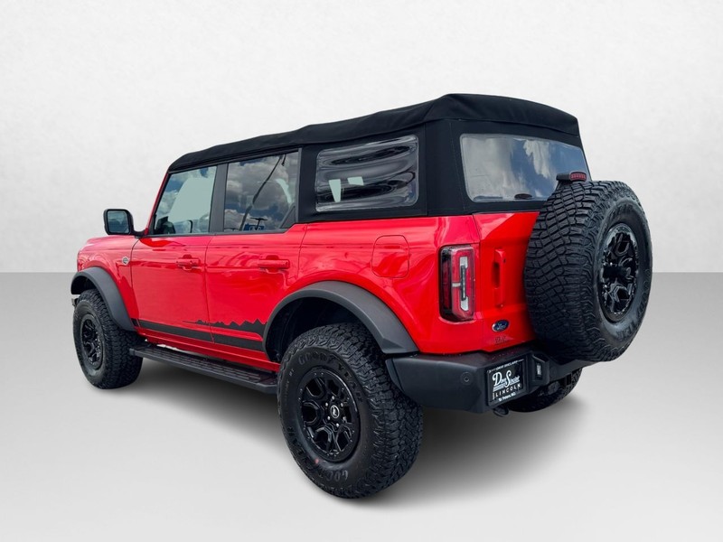 Ford Bronco Vehicle Full-screen Gallery Image 07