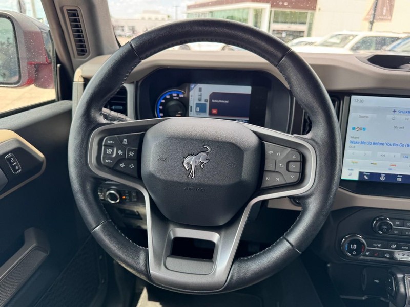 Ford Bronco Vehicle Full-screen Gallery Image 10