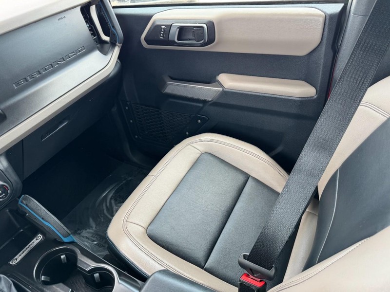 Ford Bronco Vehicle Full-screen Gallery Image 11