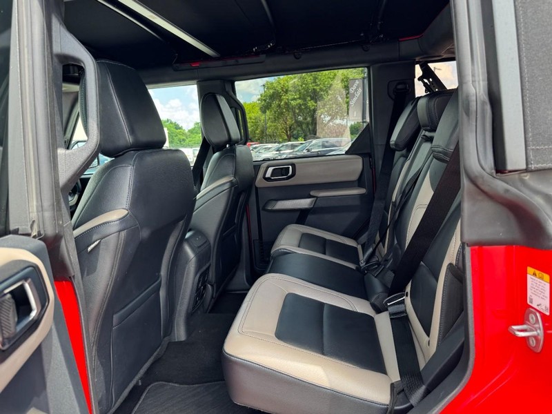 Ford Bronco Vehicle Full-screen Gallery Image 12